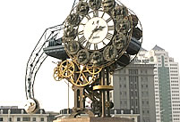 天津駅前の時計塔